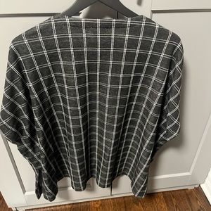 Van Heusen poncho! Comfy fit! Wear it with a belt or just the comfy style!